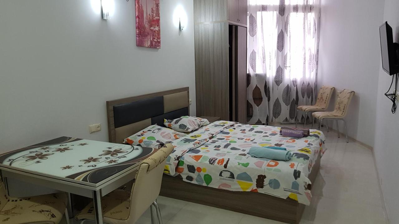 Apartment In Front Of Mcdonald'S Batumi Exterior foto